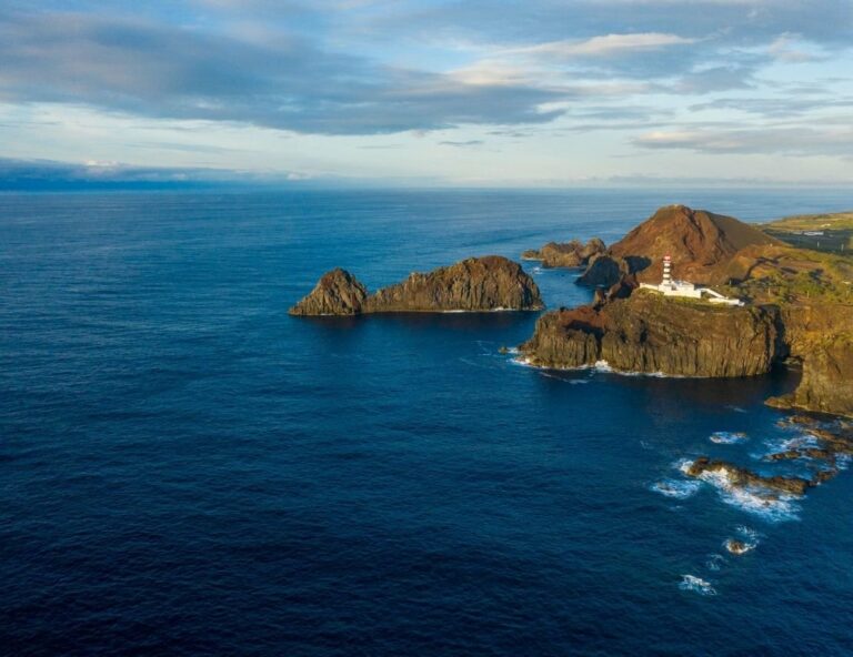 Ilhéu da Baleia junto a Graciosa