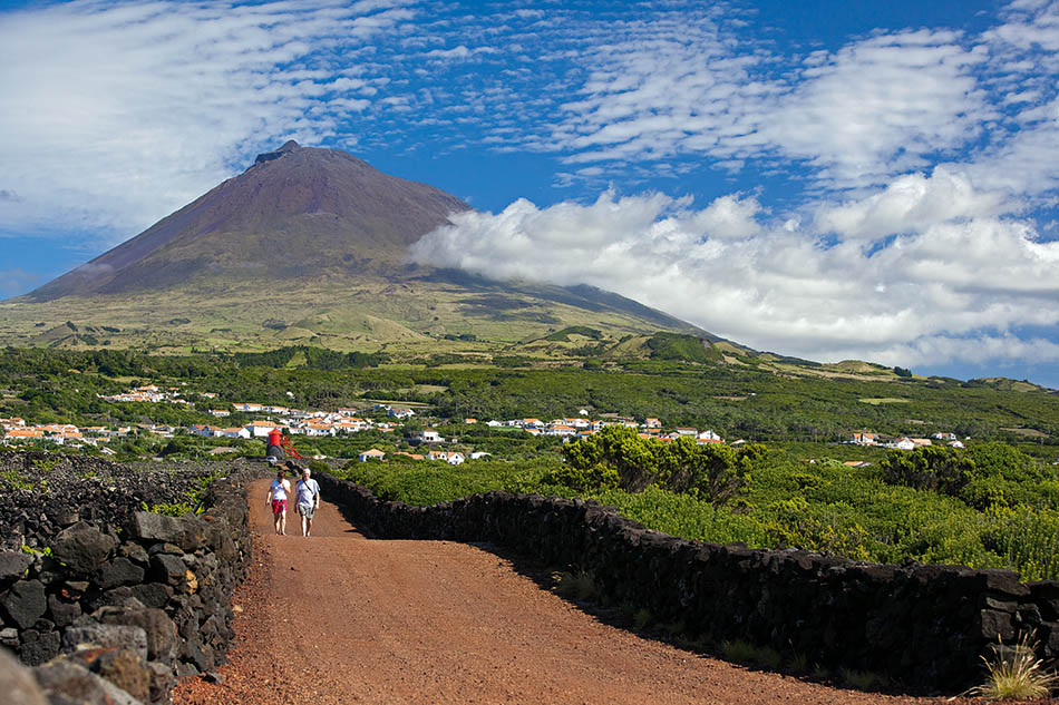 Montanha do Pico e paisagem da ilha do Pico nos Açores