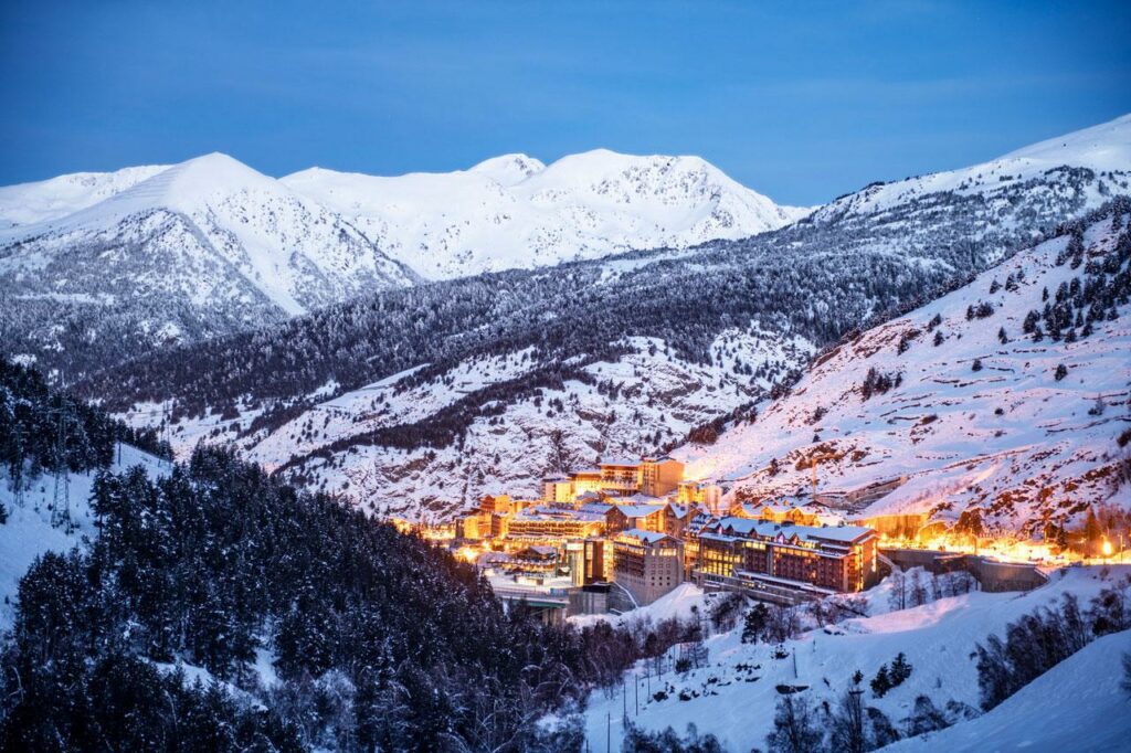 Soldeu: Esqui, Golfe e Luxo na Montanha de Andorra