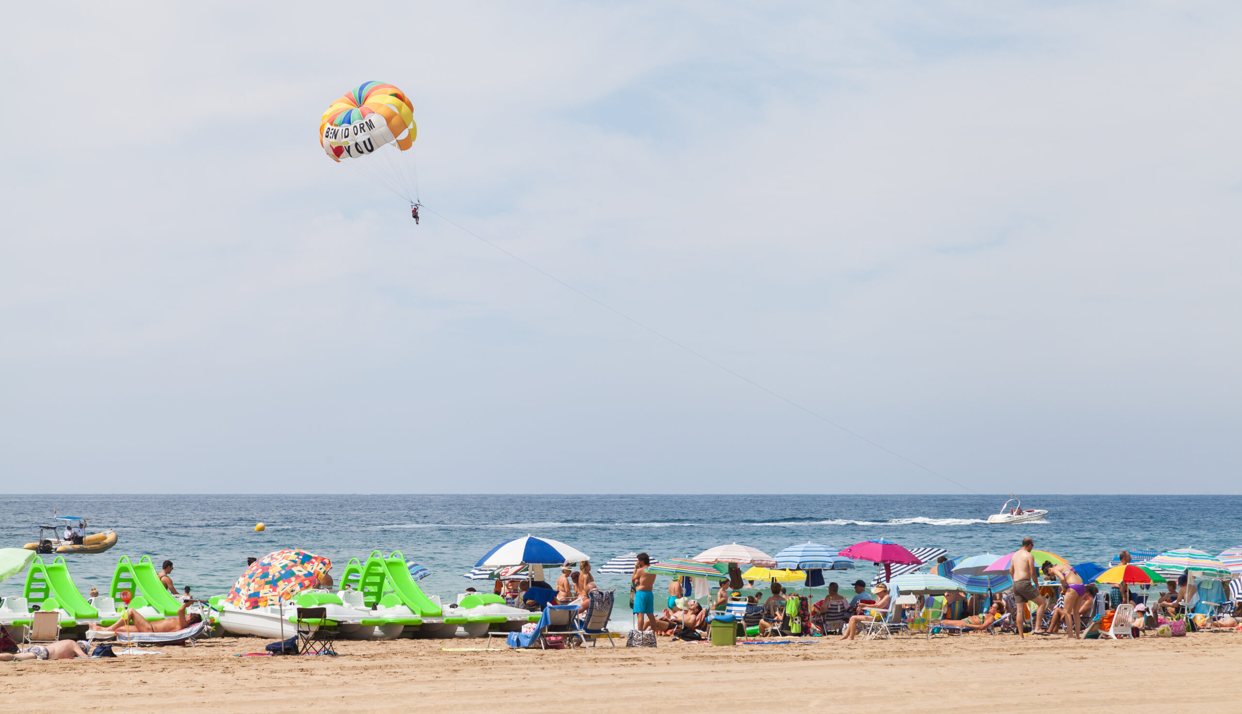 Praia de Levante no verão na Costa Blanca