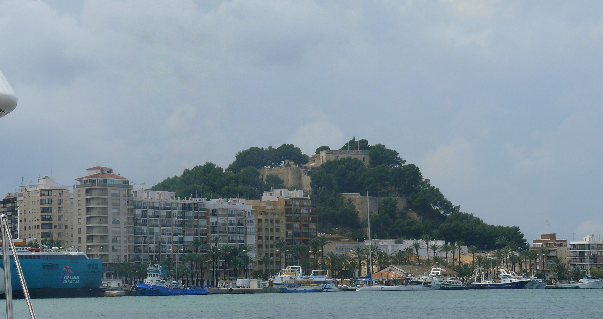 Castelo de Dénia com vista panorâmica sobre a cidade e a Costa Blanca