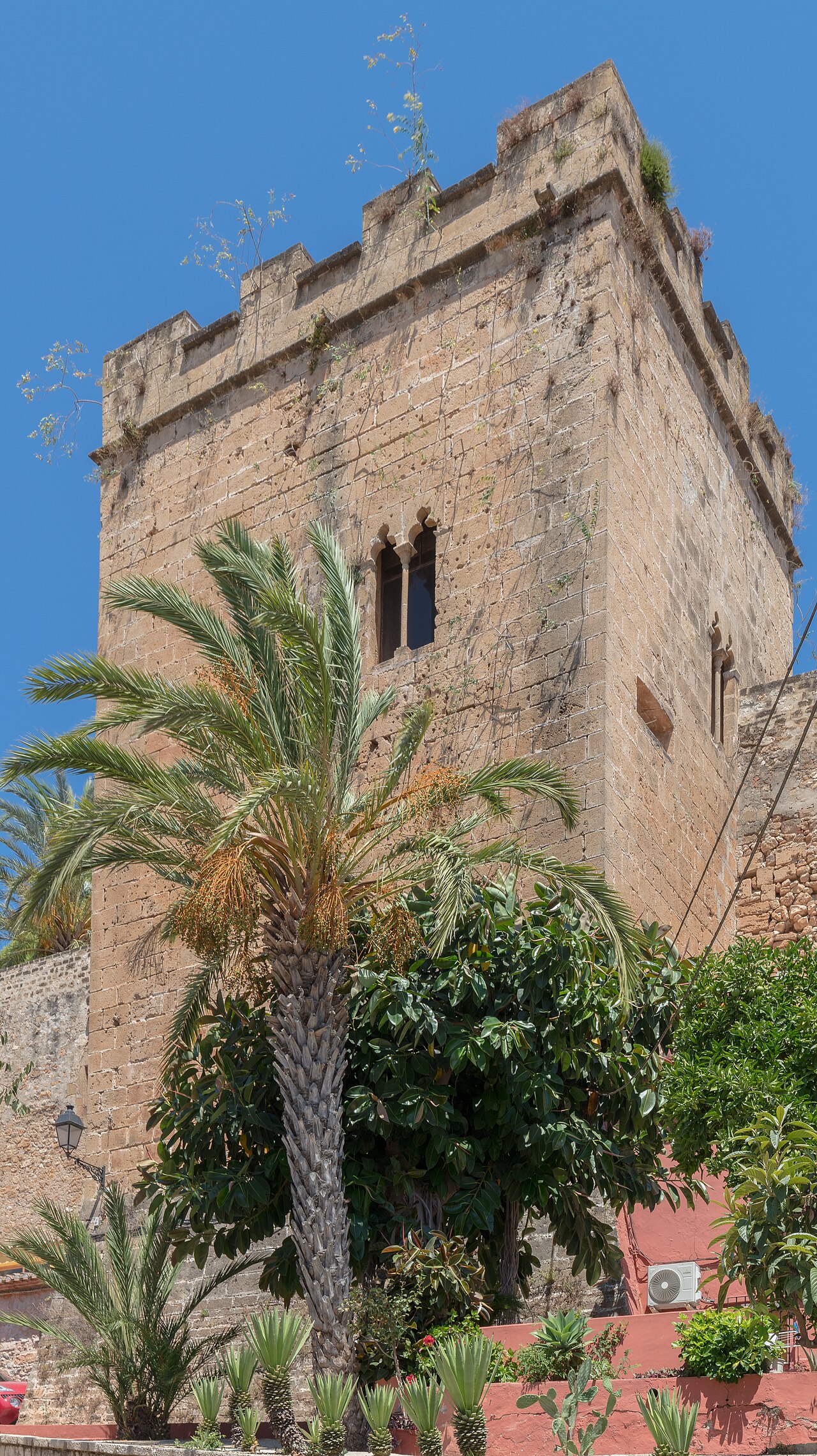 Castelo de Dénia e centro histórico na Marina Alta