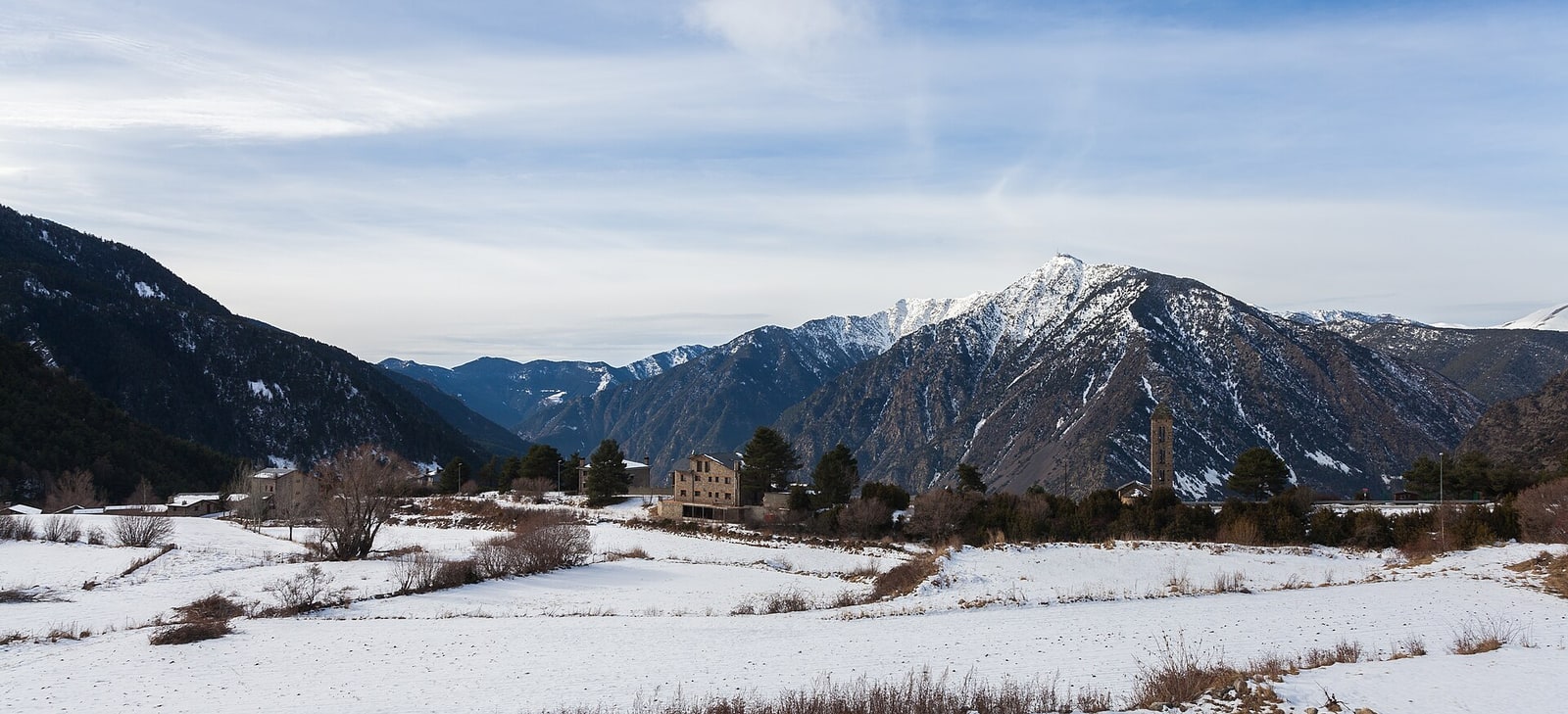Paisagem de Engolasters e montanhas de Andorra