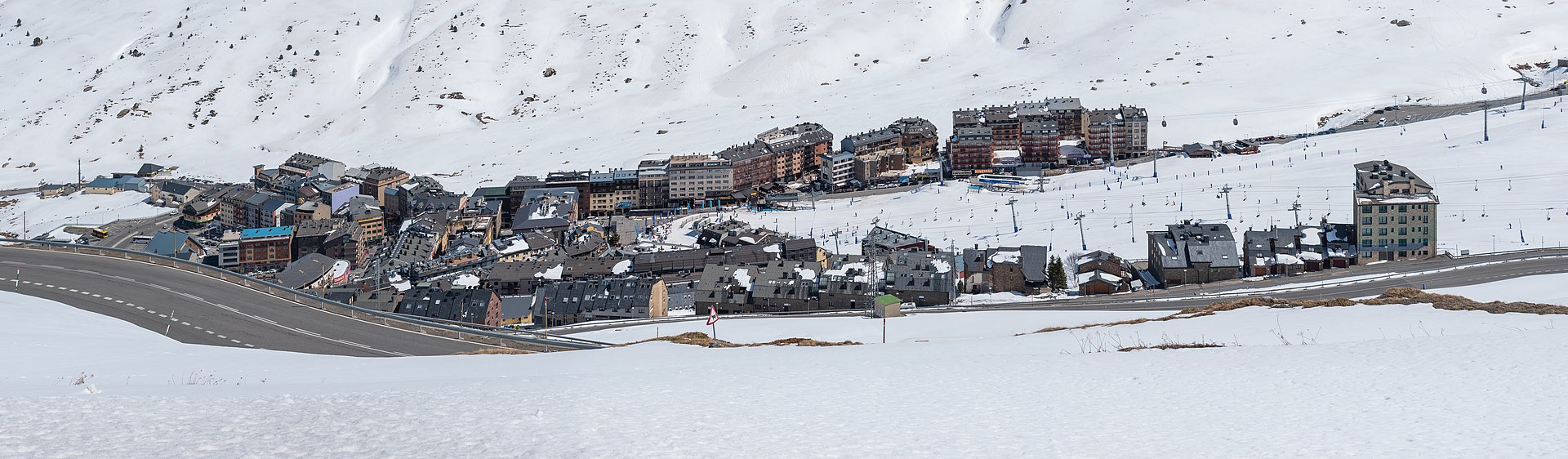 Vista panorâmica de Pas de la Casa em Encamp, Andorra, junto às pistas de Grandvalira