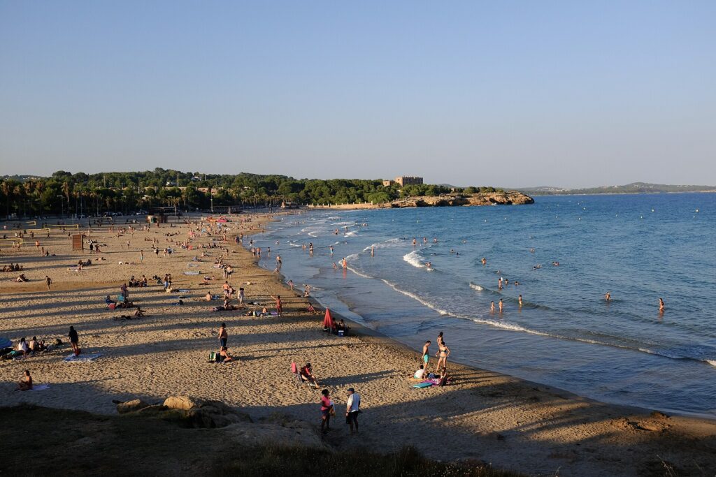 Praias de Tarragona: mapa, acessos e onde passar o dia