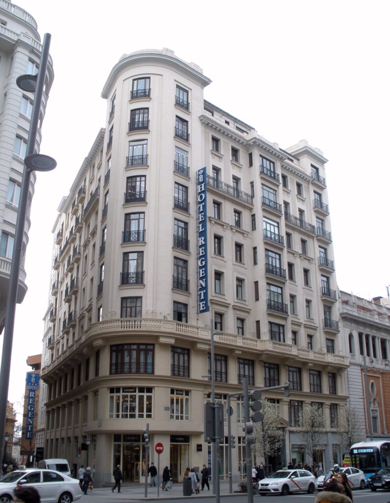 Fachada do Hotel Regente em Madrid, junto à Gran Vía