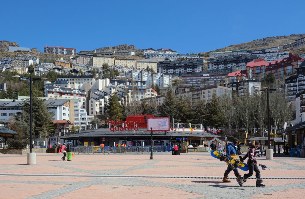 Where to stay in Sierra Nevada: Pradollano or Granada?