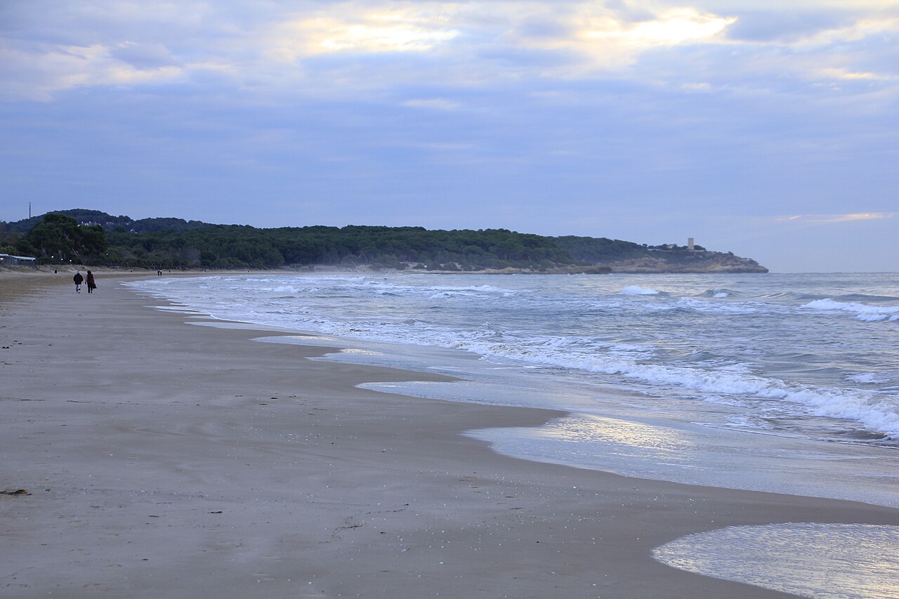 Long stretch of sand and waves at Platja Llarga in Tarragona