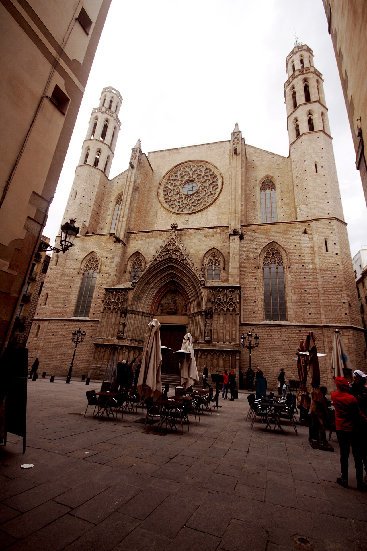 Exterior de la basílica de Santa Maria del Mar, en el barrio del Born