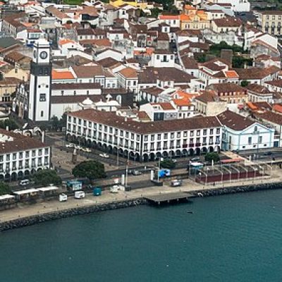 Vista de Ponta Delgada na ilha de São Miguel, Açores