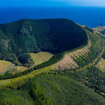 Paisaje volcánico de la Caldeira da Graciosa en las Azores
