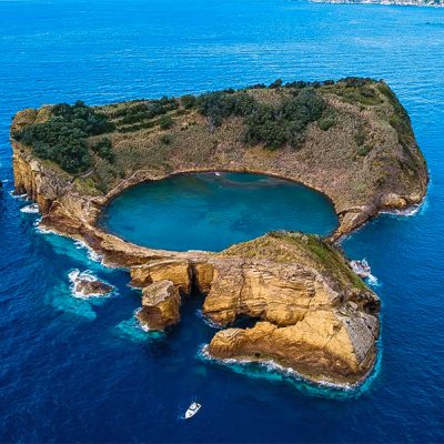 Ilhéu de Vila Franca do Campo na ilha de São Miguel, Açores